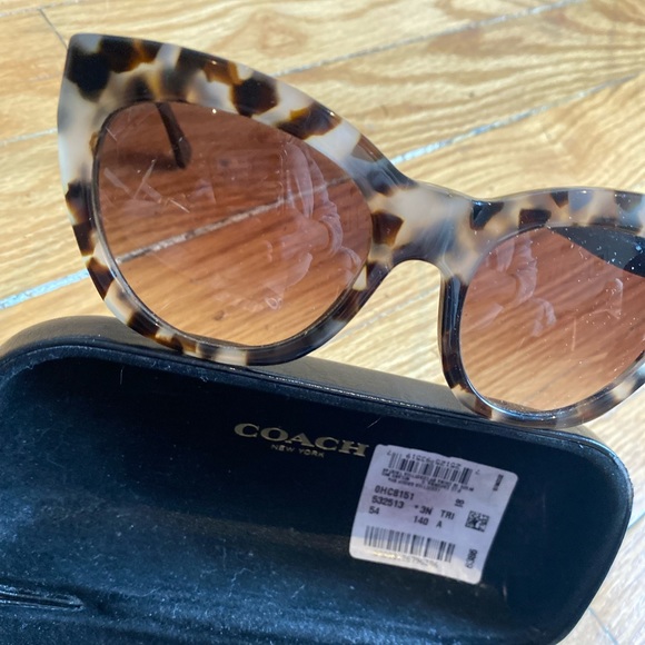 Stylish COACH SUNGLASSES! Cat Eye, tortoise shell. - Picture 3 of 9